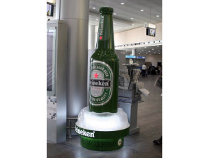 Объемная рекламная скульптура бутылка пива хайнекен